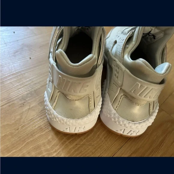 Nike Sneakers Tan Women’s Size 7 - Picture 2 of 4